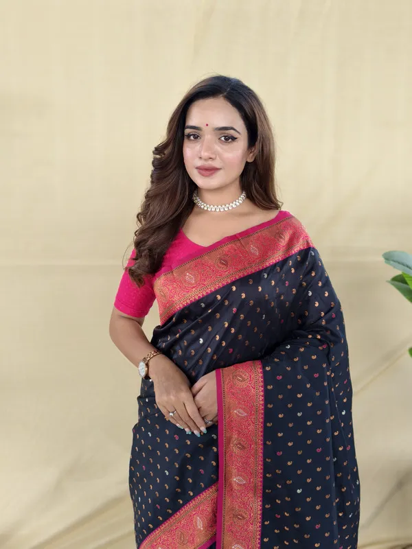 Black_Paithani_Silk_Weaving_Saree_For_Women