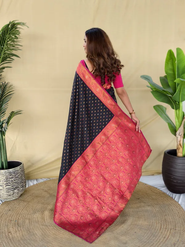 Black_Paithani_Silk_Weaving_Saree_For_Women