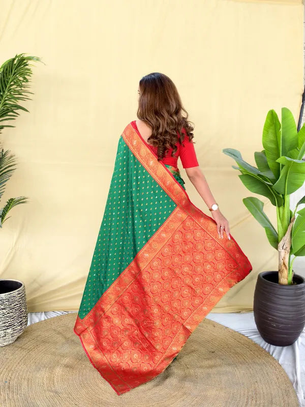 Bottle_Green_Paithani_Silk_Weaving_Saree_For_Women