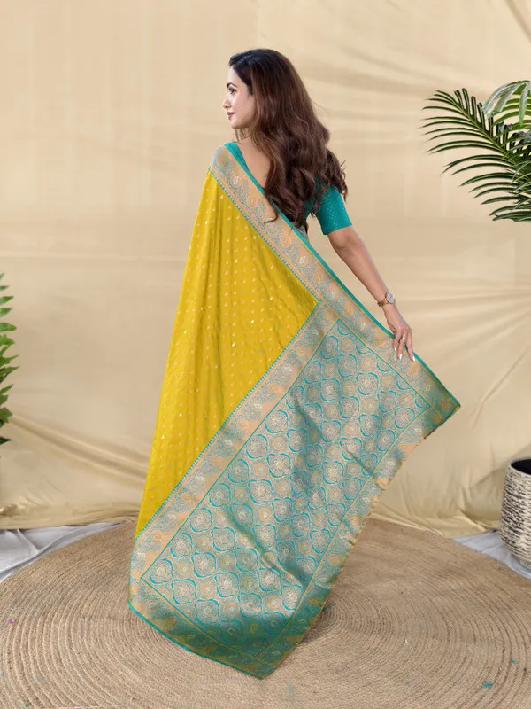 Pista_Paithani_Silk_Weaving_Saree_For_Women