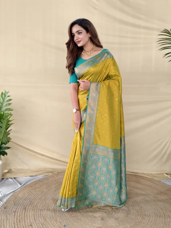 Pista_Paithani_Silk_Weaving_Saree_For_Women