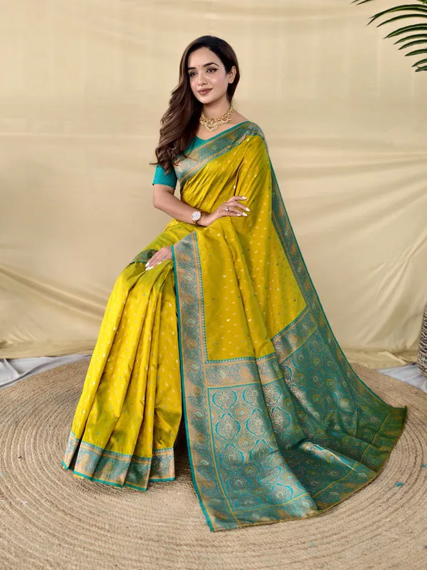 Pista_Paithani_Silk_Weaving_Saree_For_Women