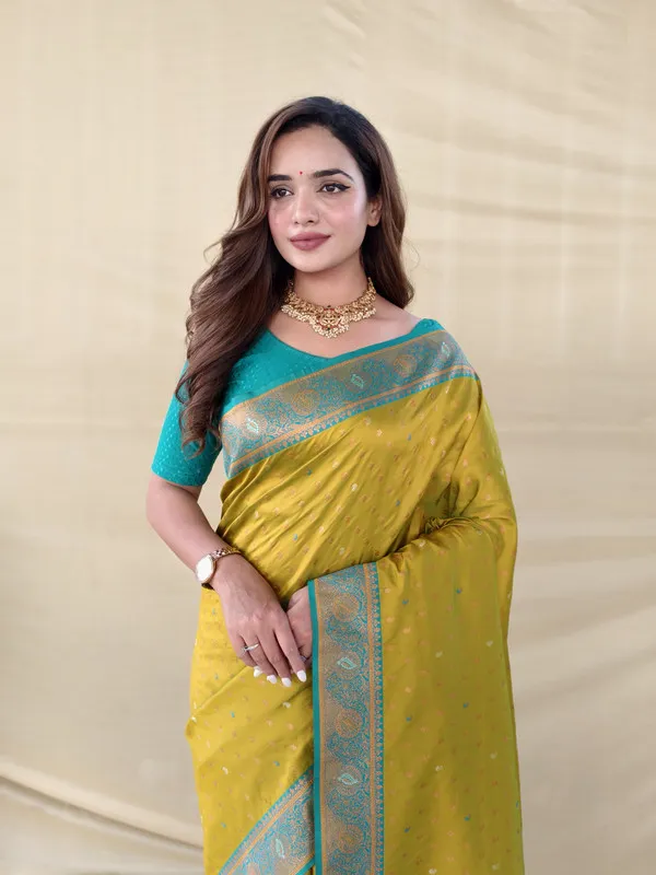 Pista_Paithani_Silk_Weaving_Saree_For_Women