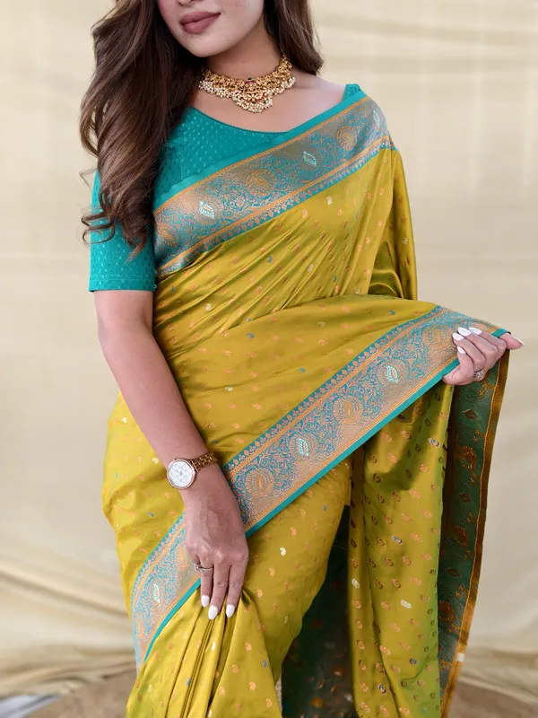 Pista_Paithani_Silk_Weaving_Saree_For_Women