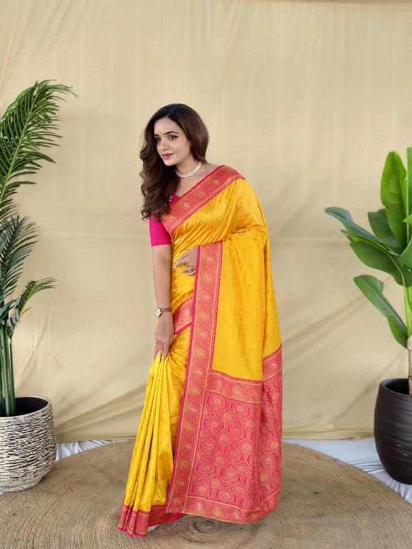 Yellow_Paithani_Silk_Weaving_Saree_For_Women