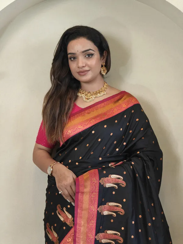 Black_Paithani_Silk_Weaving_Saree_For_Women