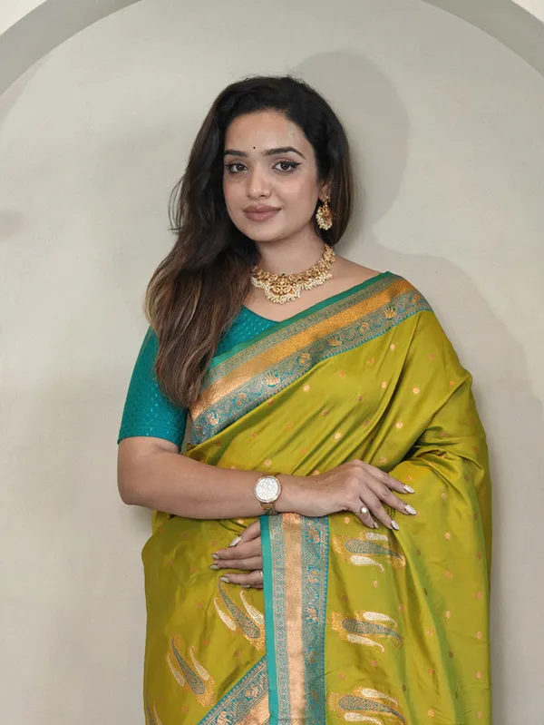 Pista_Paithani_Silk_Weaving_Saree_For_Women