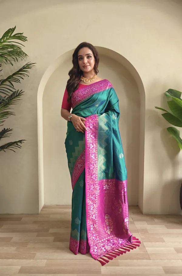 Rama_Dual_Tone_Silk_Weaving_Saree_For_Women