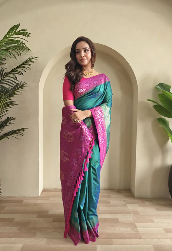 Rama_Dual_Tone_Silk_Weaving_Saree_For_Women