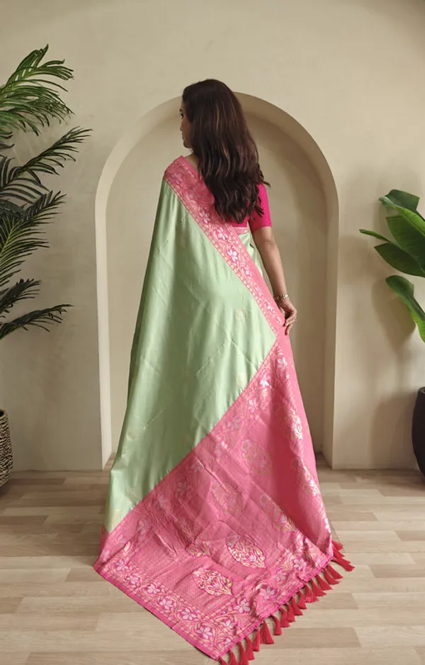 Parrot_Green_Dual_Tone_Silk_Weaving_Saree_For_Women