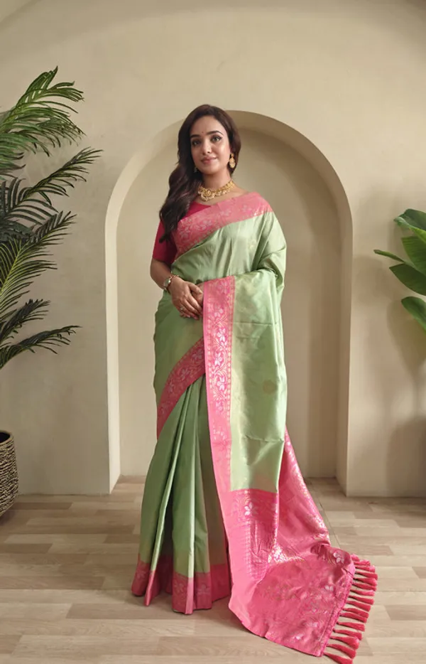 Parrot_Green_Dual_Tone_Silk_Weaving_Saree_For_Women
