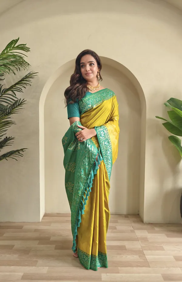 Pista_Dual_Tone_Silk_Weaving_Saree_For_Women