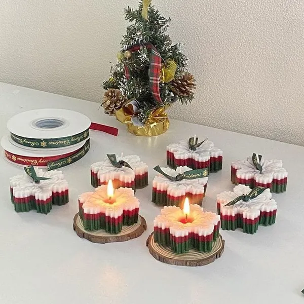 Pack_Of_4_Multicolour_Snowflakes_Christmas_Candle_For_Home_Decor