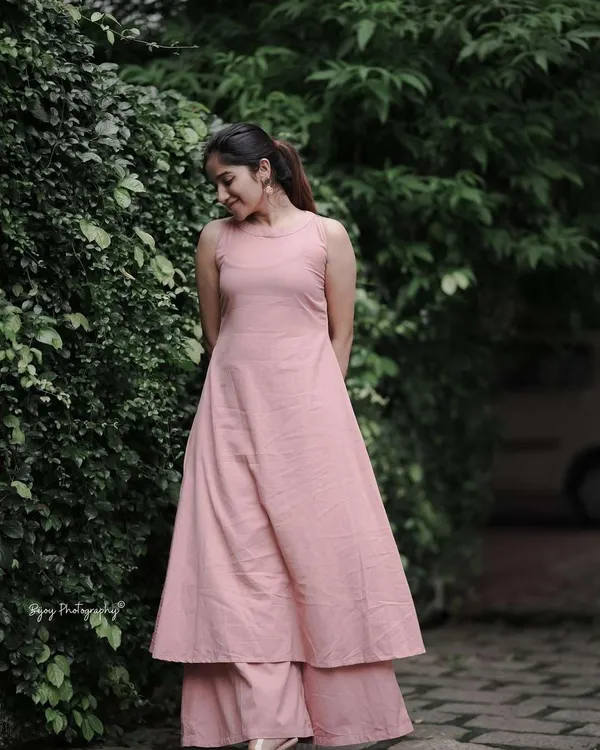 Women_S_Rayon_Kurti_With_Pant_Set