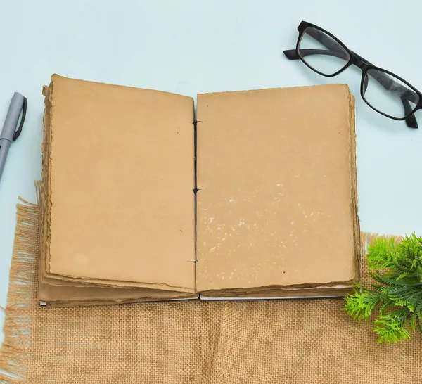 Cardboard_Journal_With_String_Closure