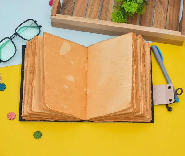 Leather_Journal_With_Lock_Closure