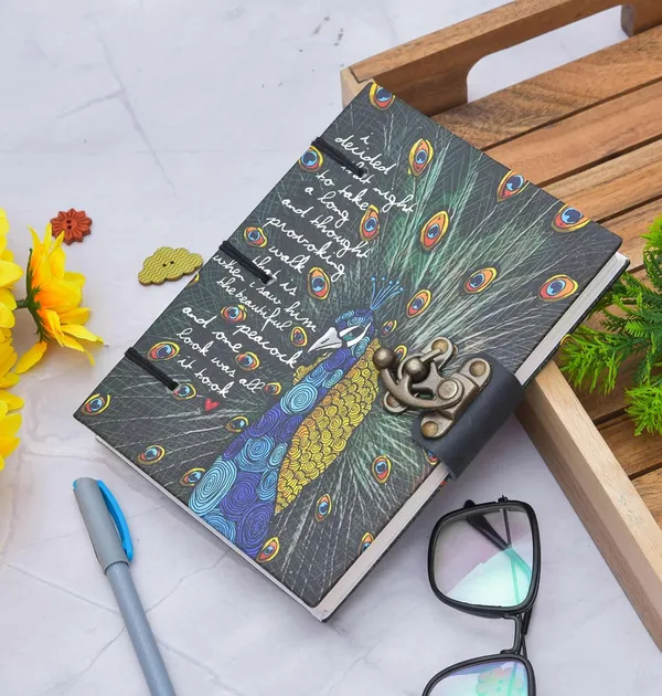 Cardboard_Journal_With_Buckle_Lock