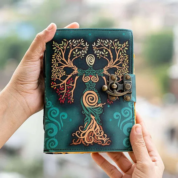 Leather_Journal_With_Lock_Closure