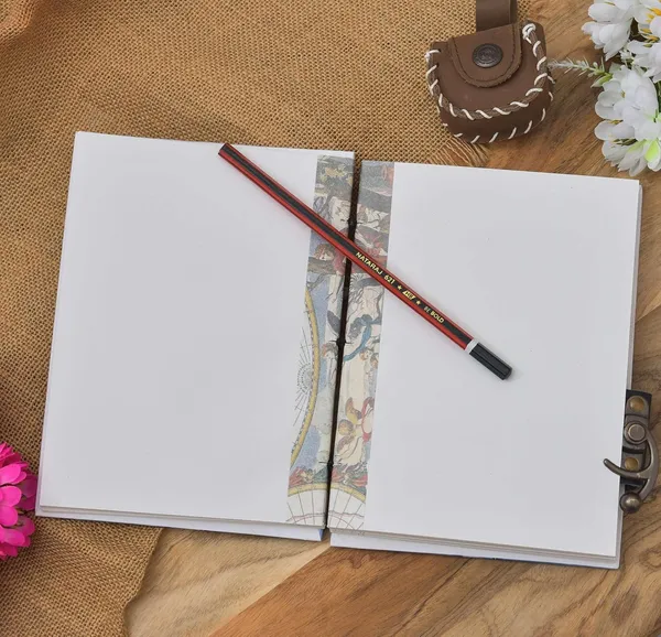 Cardboard_Journal_With_Buckle_Lock