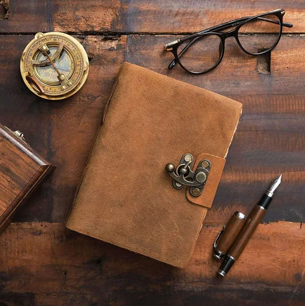 Leather_Journal_With_Lock_Closure