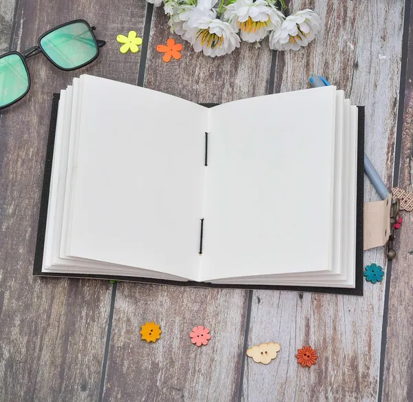 Leather_Journal_With_Metal_Lock