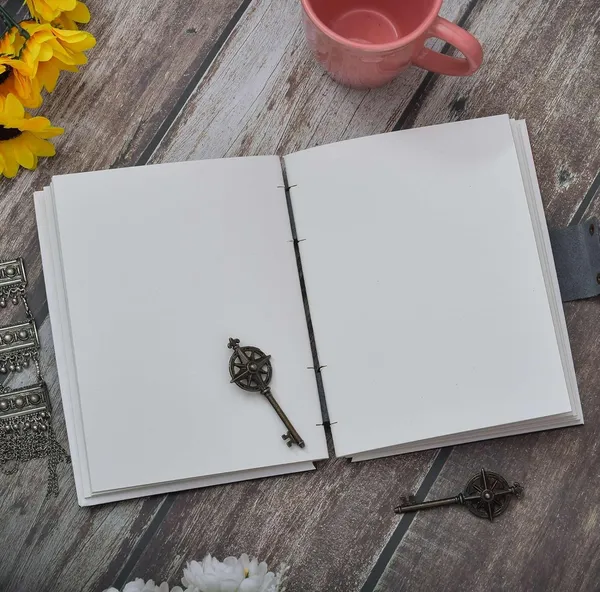 Cardboard_Journal_With_Buckle_Lock