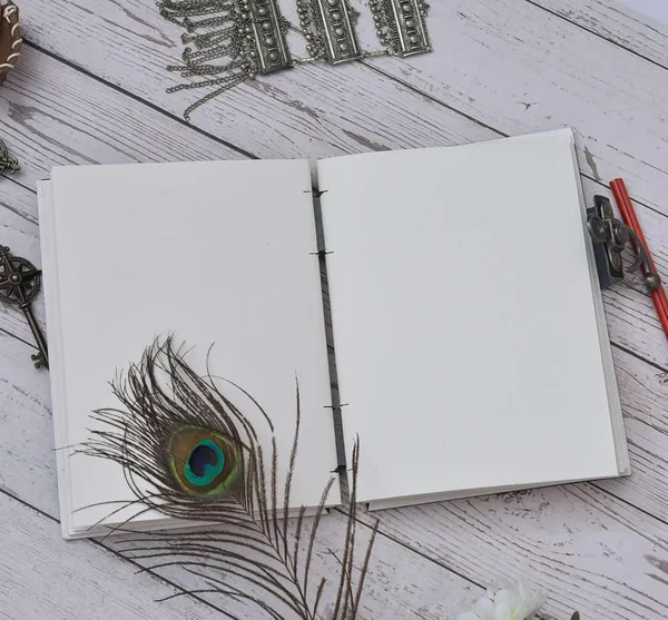 Leather_Journal_With_Metal_Lock