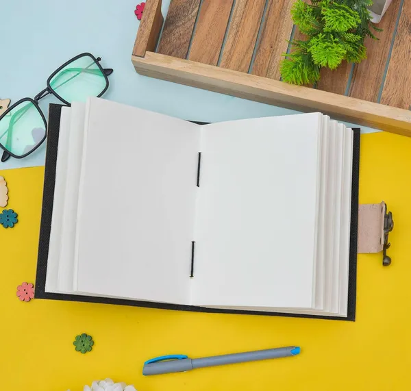 Leather_Journal_With_Metal_Lock_Internal_Reminder_I_Ve_Removed_Brand_Name_Reva_Living_Color_Vintage_Page_Count_200_Pages_Page_Type_White_Unruled_Marketing_Terms_Handmade_Travel_Personal_Variant_Number_11_Kept_Core_Product_Journal_Material_Leather_Key_Feature_Metal_Lock_Internal_Reminder