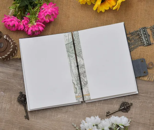 Cardboard_Journal_With_Buckle_Lock