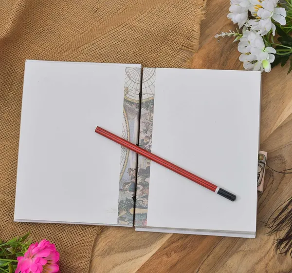 Cardboard_Journal_With_Buckle_Lock