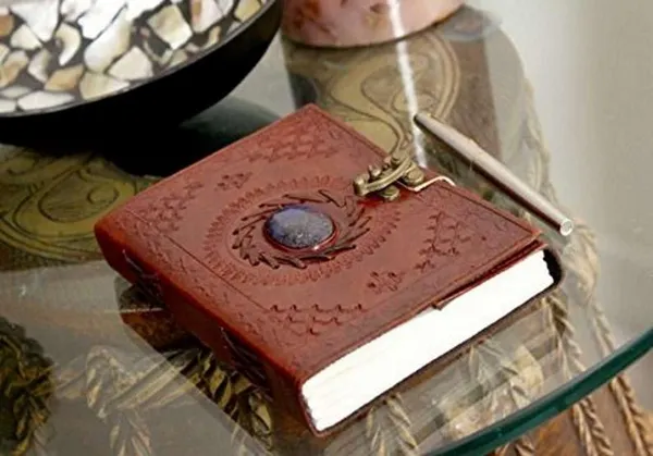 Leather_Journal_With_Metal_Lock