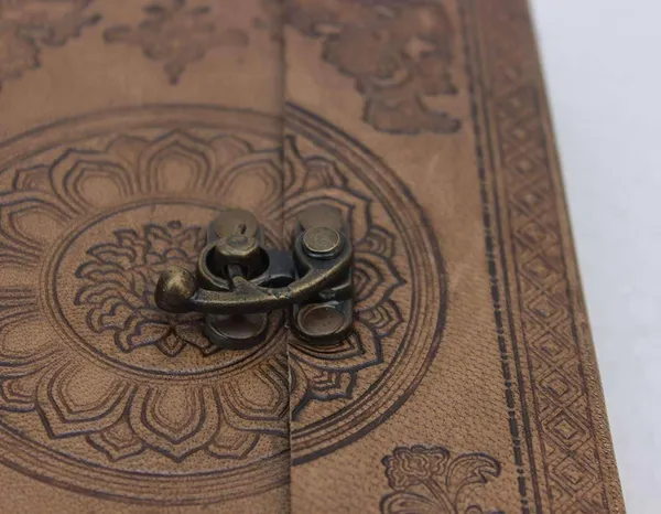Leather_Journal_With_Metal_Lock