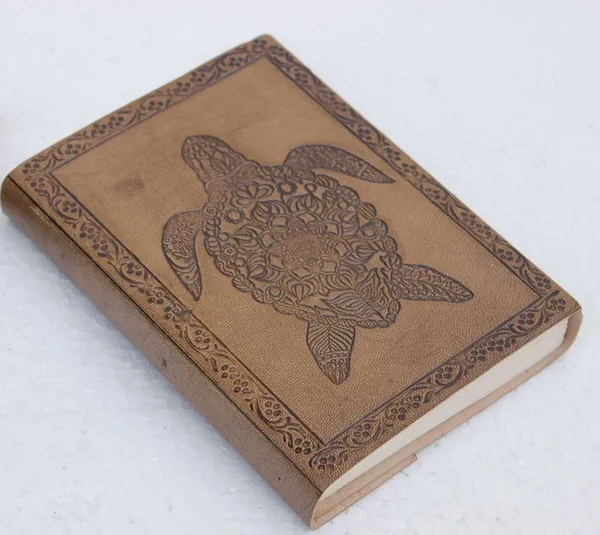 Leather_Journal_With_Metal_Lock