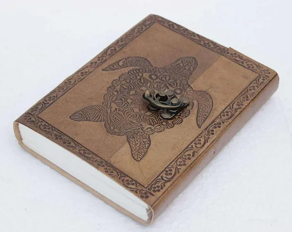 Leather_Journal_With_Metal_Lock