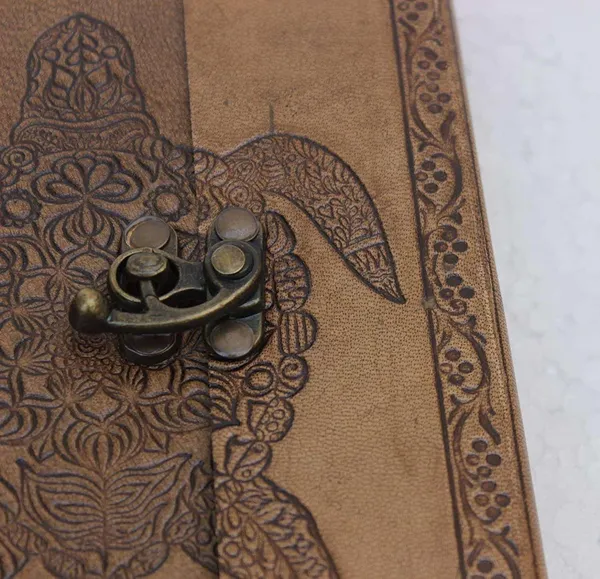 Leather_Journal_With_Metal_Lock