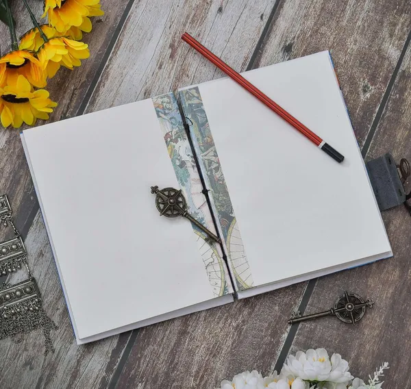 Cardboard_Journal_With_Buckle_Lock