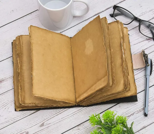 Leather_Journal_With_Lock_Closure
