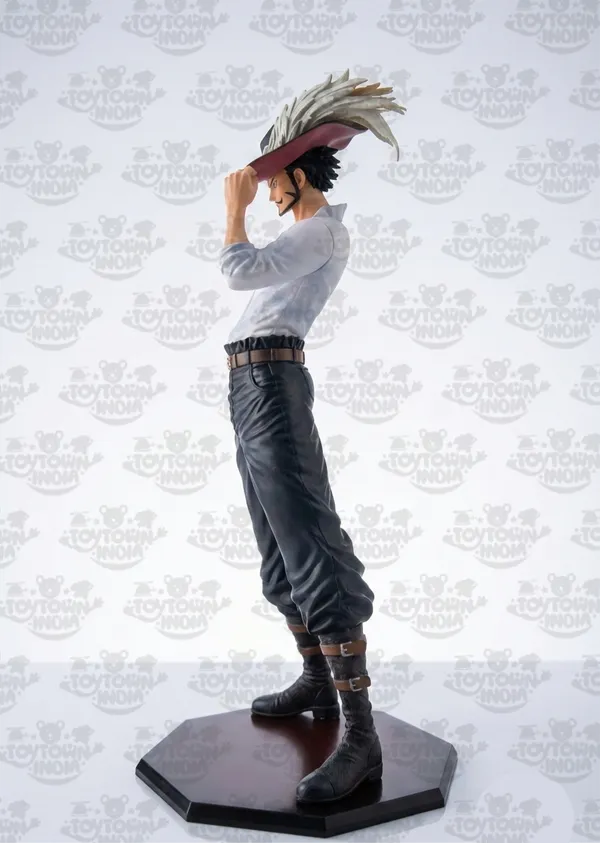 White_Pvc_Plastic_Dracule_Mihawk_Figure_With_Box_-_28.5_Cm