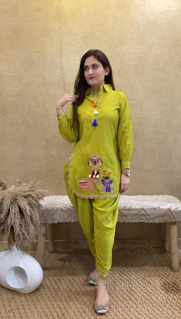 Black_And_Green_Premium_Chanderi_Silk_Kurta_With_Pant_Set_For_Women_(Pack_Of_2)
