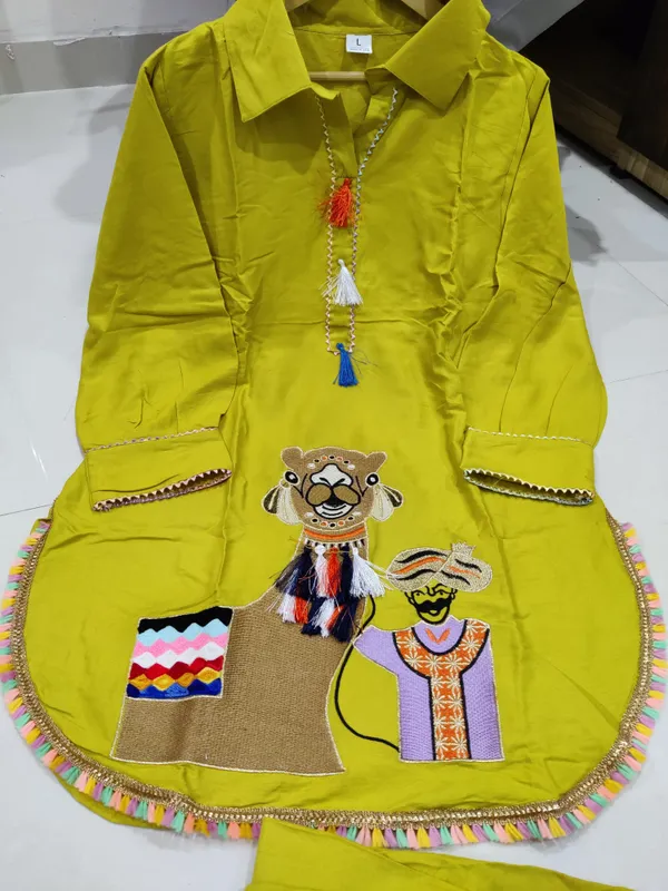 Green_Premium_Chanderi_Silk_Kurta_With_Pant_Set_For_Women
