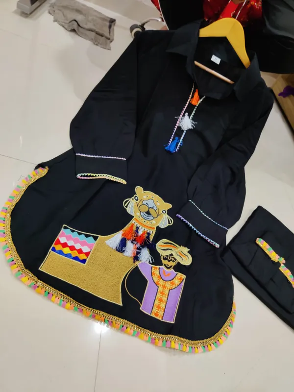 Black_And_Green_Premium_Chanderi_Silk_Kurta_With_Pant_Set_For_Women_(Pack_Of_2)