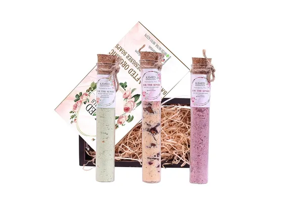 Organic_Bath_Salts_With_Essentials_Oils_Shahi_Snan_Pack_Of_3_With_Wooden_Box._Green_Apple_Rose_Strawberry_60_Gm_Each