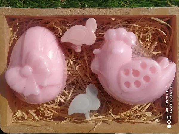 Egg_And_Hen_Soap_Set_With_Wooden_Box_4_Pieces