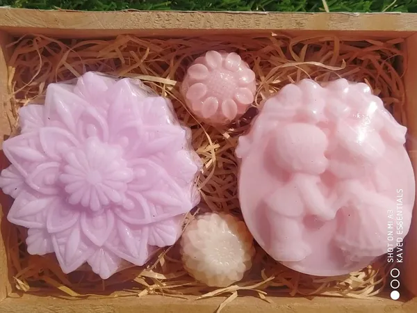 Rose_Lavender_And_Silk_Spa_Tea_Tree_Handmade_Soap_Set_With_Wooden_Box_4_Pieces