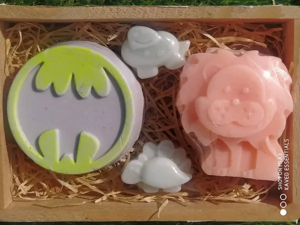 Batman_And_Lion_Soap_Set_For_Kids_100%_Natural_With_Wooden_Box_220_Gm