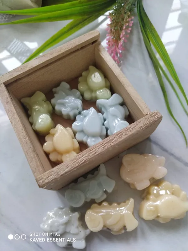Mini_Dino_Traveling_Soap_Set_For_Kids_With_Wooden_Box_10_20_Pieces_100_Gm