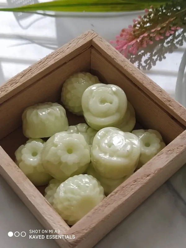Mini_Flowers_Traveling_Soap_Set_For_Kids_Wooden_Box_12_13_Pieces_100_Gm