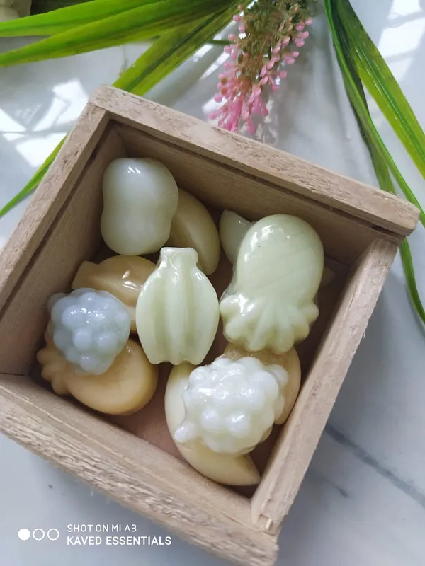 Mini_Fruits_Shape_Travelling_Soap_Set_For_Kids_With_Wooden_Box_12_13_Pieces
