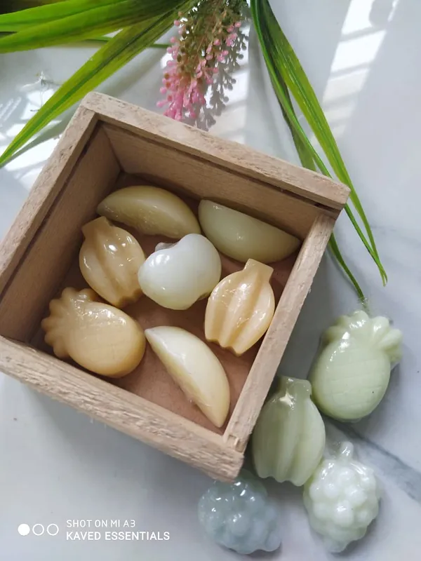 Mini_Fruits_Shape_Travelling_Soap_Set_For_Kids_With_Wooden_Box_12_13_Pieces