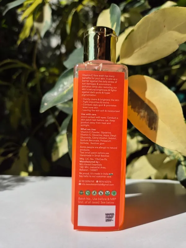 Vitamin_C_Radiance_Boosting_Face_Wash_Deeply_Cleanses_And_Reverses_Sun_Damage_Evens_Skin_Tone_And_Brightens_Complexion_For_Clear_Blemish_Free_Skin_100Ml